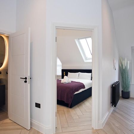 Ultra Stylish Apt Set In An Affluent Location Poole Buitenkant foto