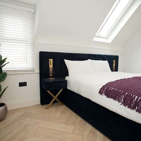 Ultra Stylish Apt Set In An Affluent Location Poole Buitenkant foto