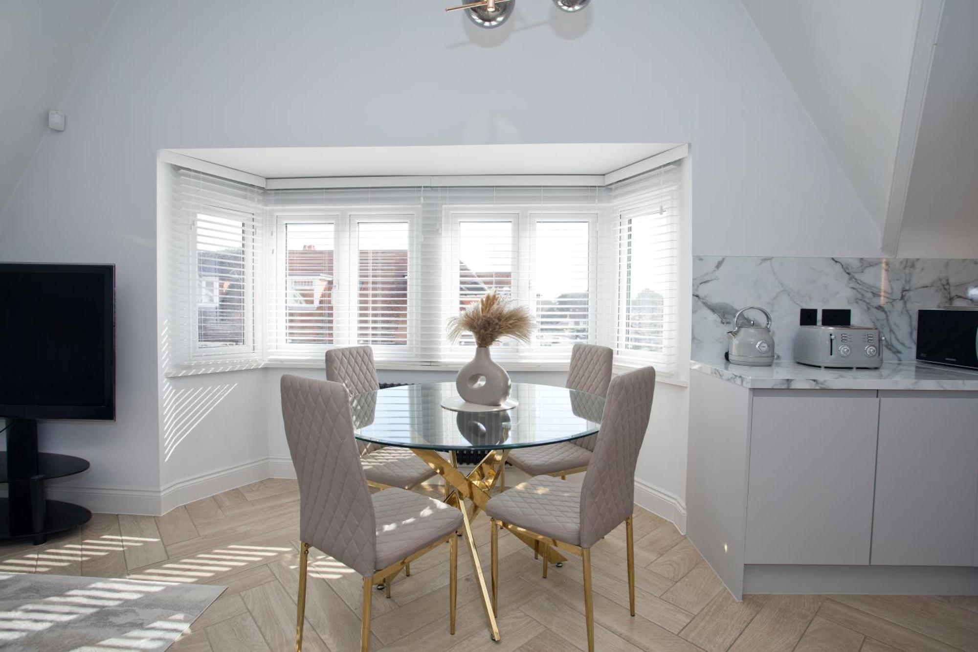 Ultra Stylish Apt Set In An Affluent Location Poole Buitenkant foto