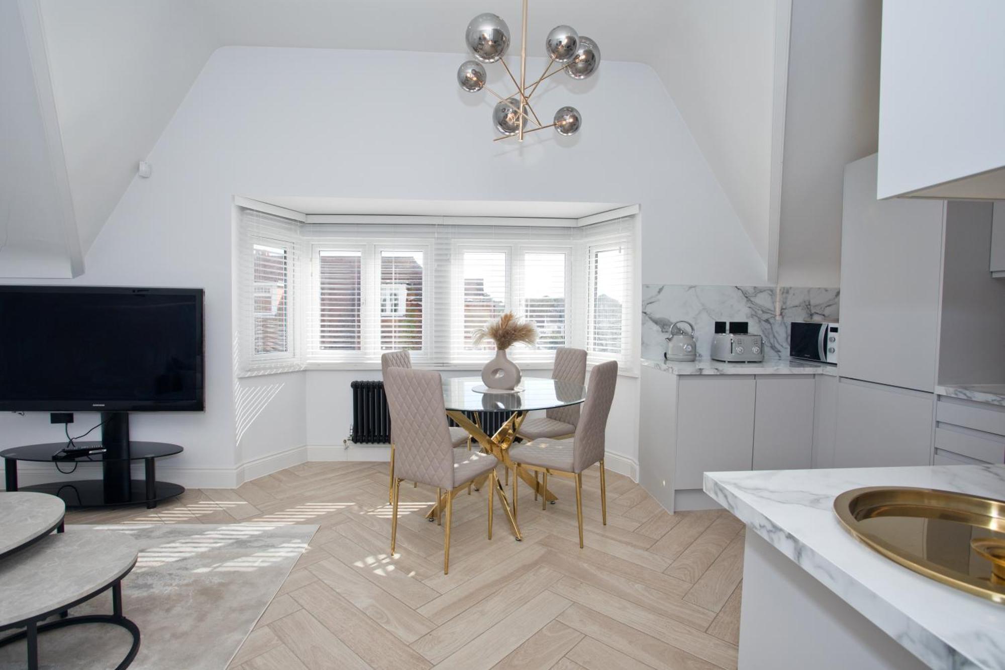 Ultra Stylish Apt Set In An Affluent Location Poole Buitenkant foto