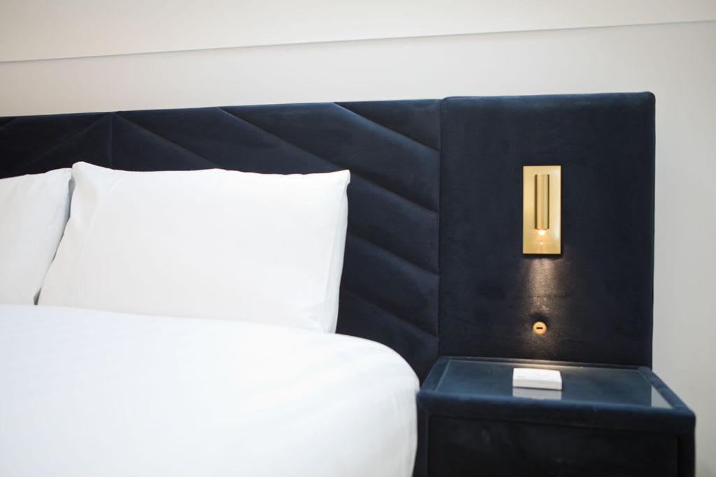 Ultra Stylish Apt Set In An Affluent Location Poole Buitenkant foto
