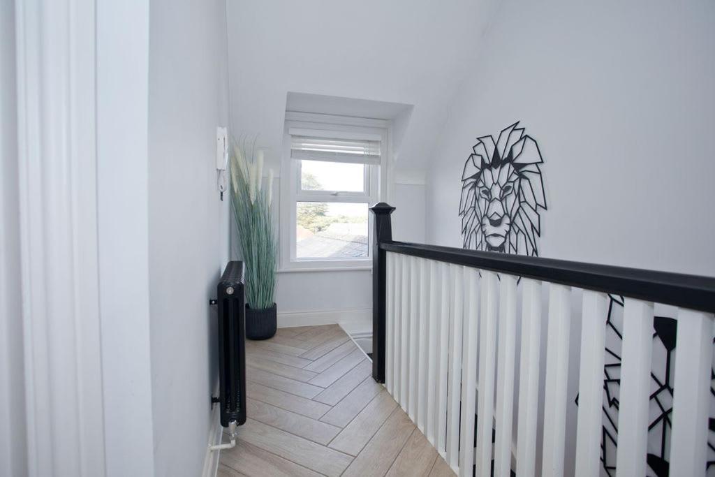 Ultra Stylish Apt Set In An Affluent Location Poole Buitenkant foto