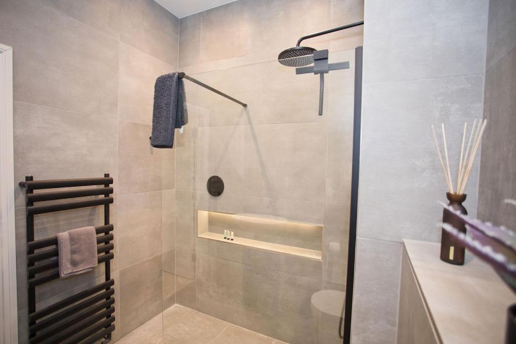 Ultra Stylish Apt Set In An Affluent Location Poole Buitenkant foto